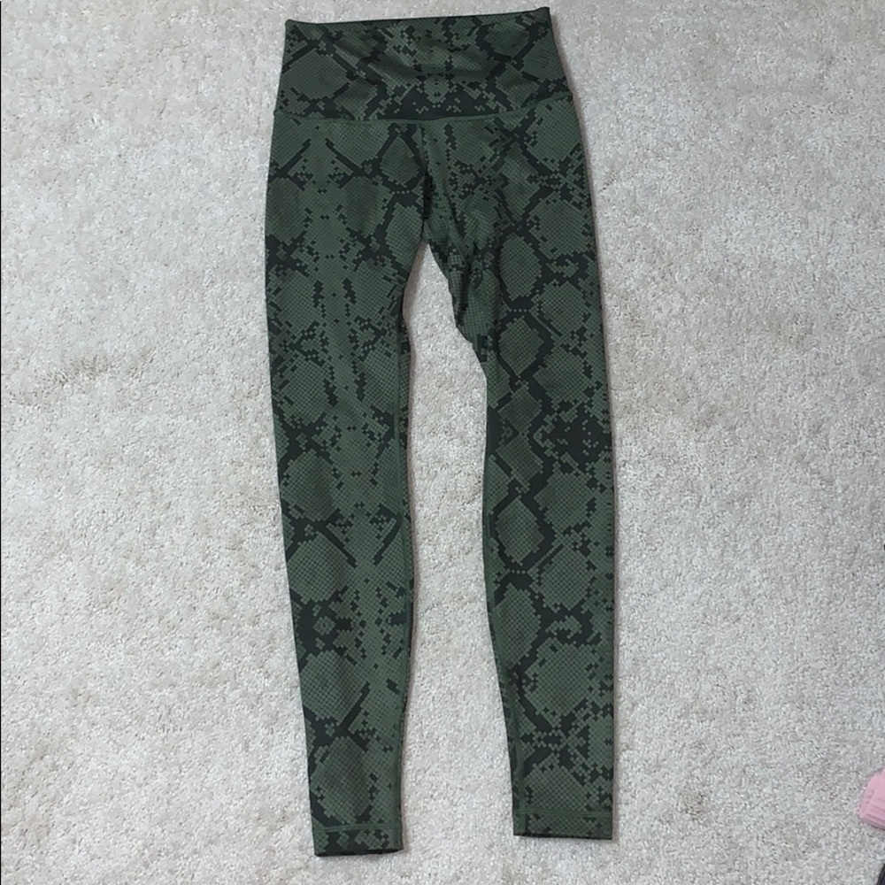 Snake print leggings